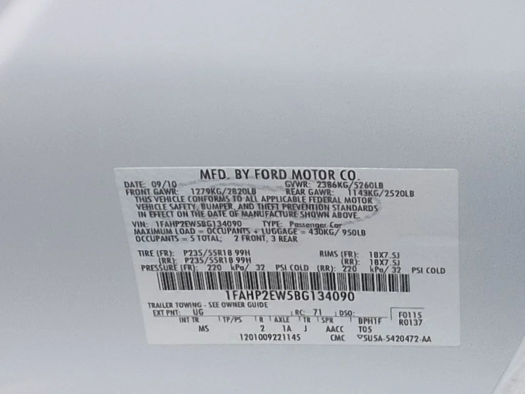 Used 2011 White Platinum Clearcoat Metallic Ford SEL image 32
