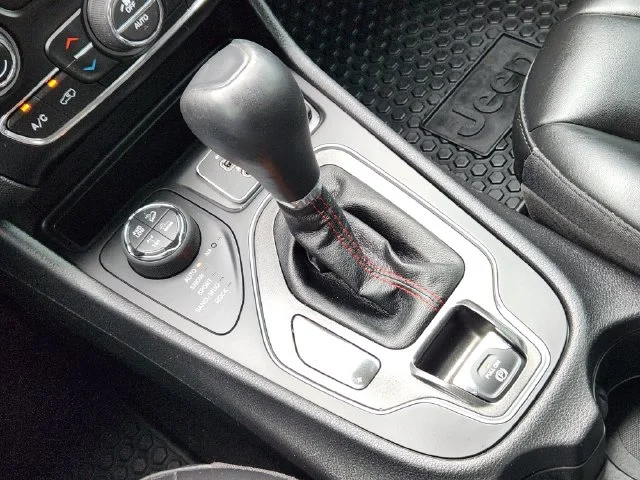 Used 2020 Silver Jeep Trailhawk image 19