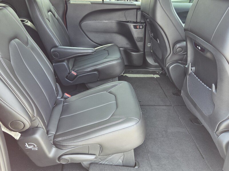 2026 Chrysler Pacifica Select - Photo 14