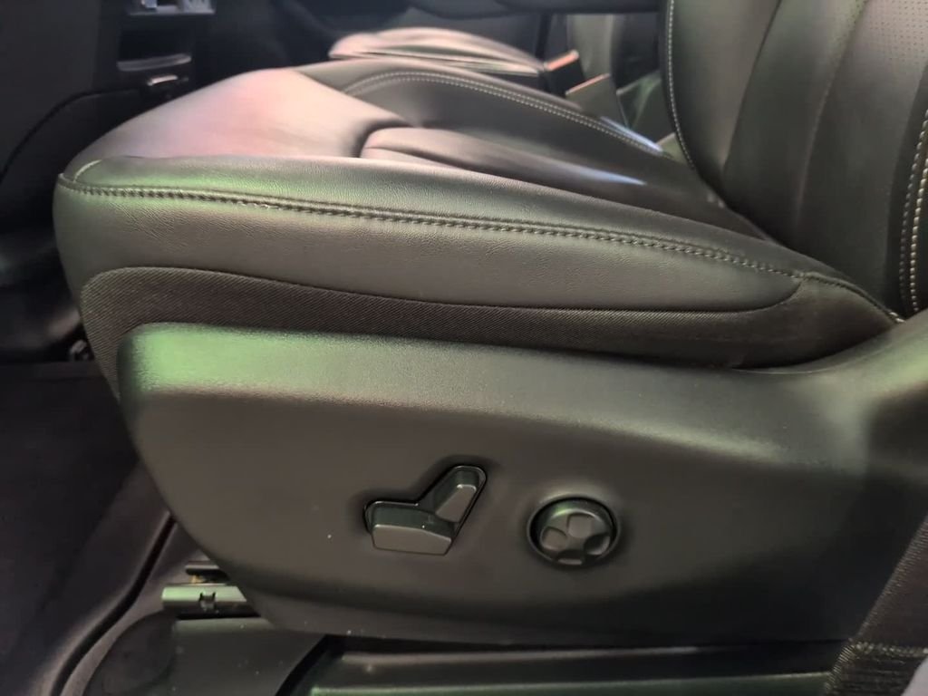 Used 2025 Black Chrysler Mobliity- Braunability - XI image 19