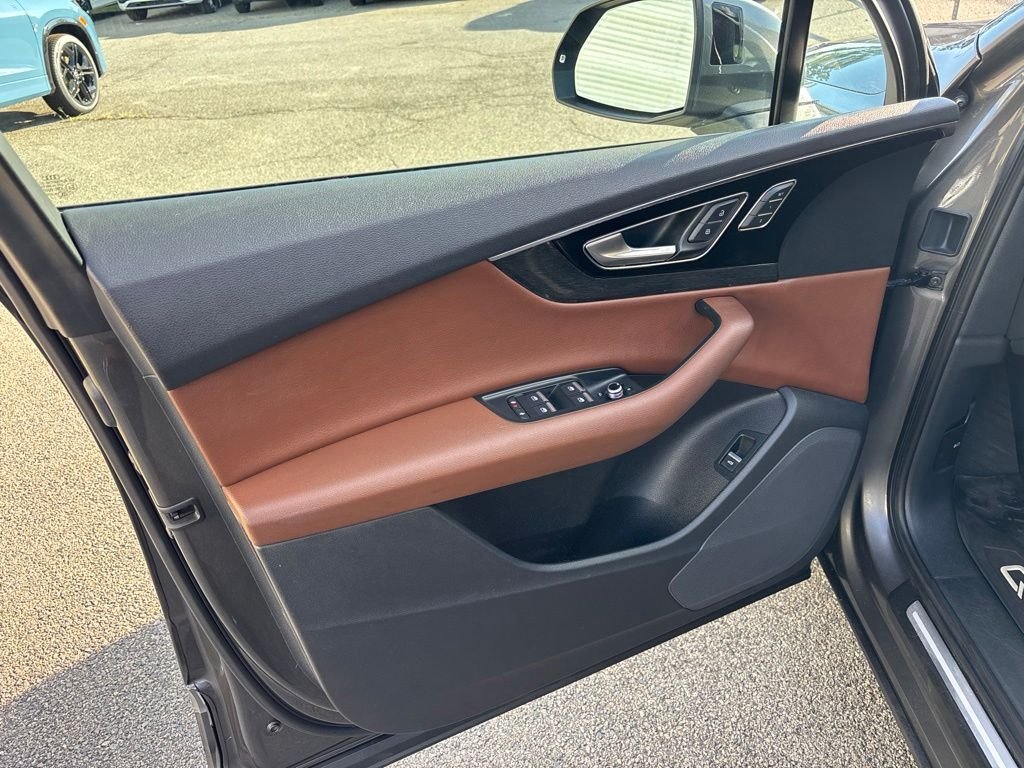 Used 2019 Gray Audi 55 Premium image 9