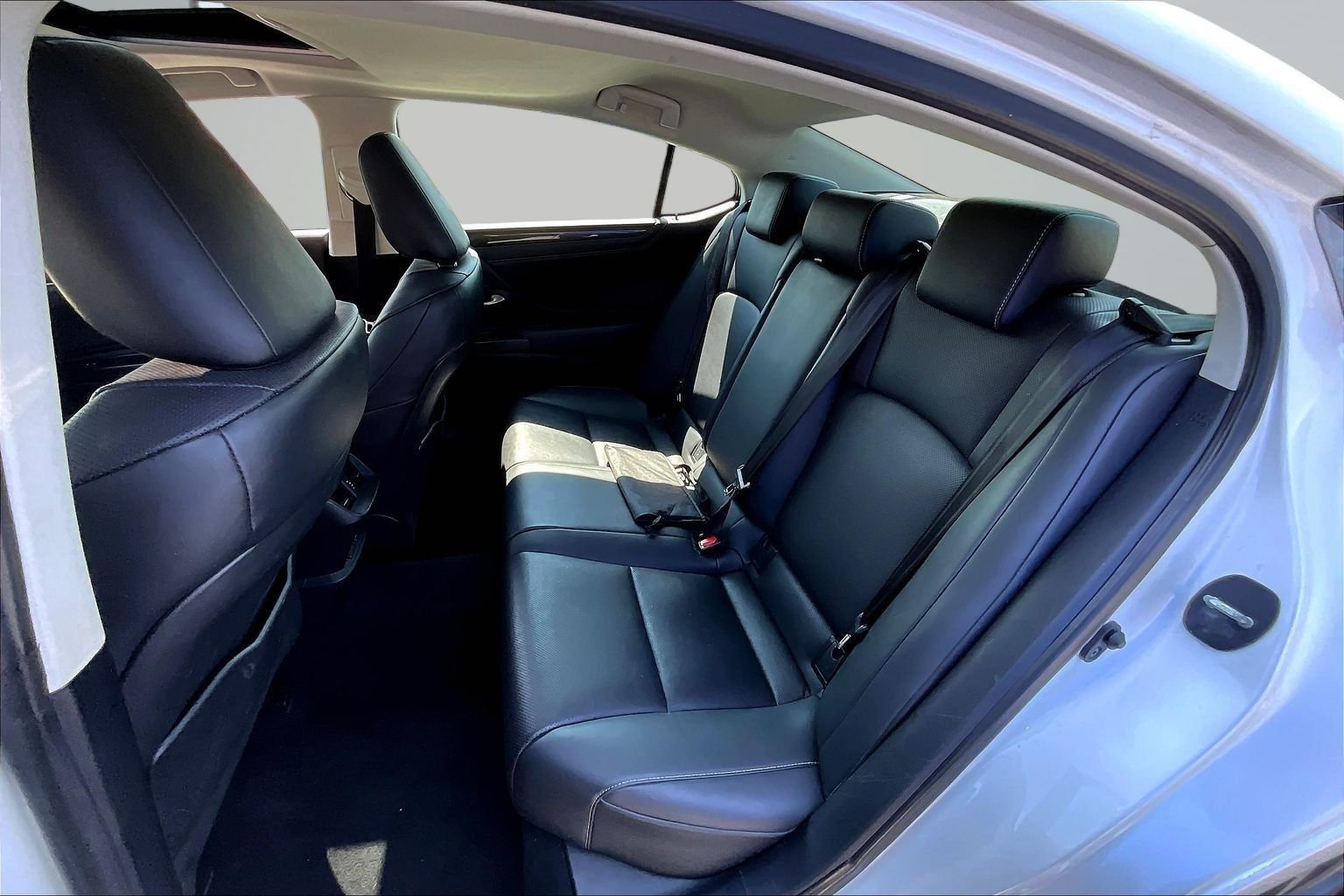 Used 2019 White Lexus 350 image 23