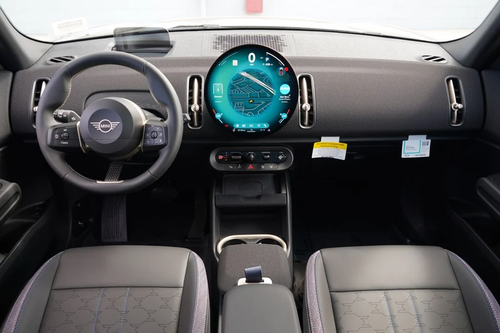 New 2027 Black MINI Signature Plus image 9