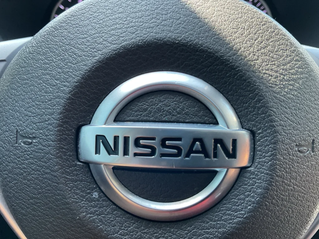 Used 2023 Electric Blue Metallic/Super Black Nissan SR image 32