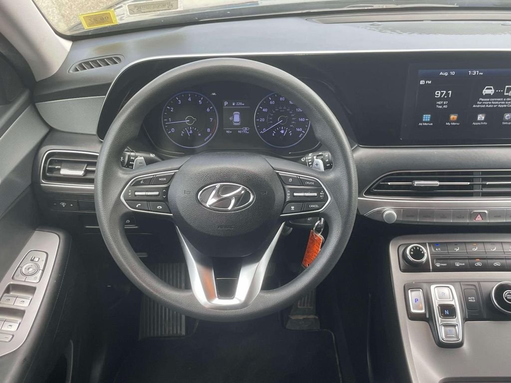 Used 2020 Green Hyundai SE image 15