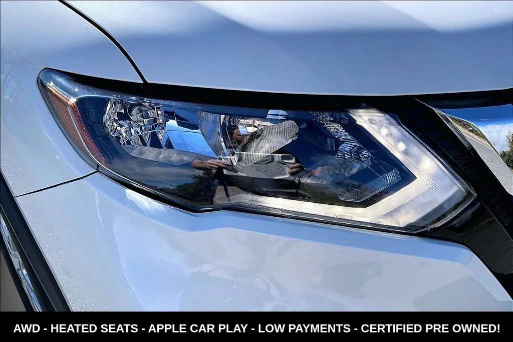 Used 2019 White Nissan SV image 37