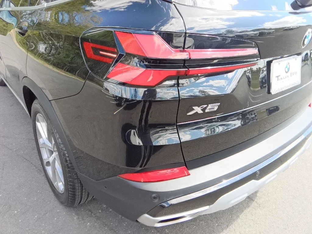 Certified Used 2025 Black Sapphire Metallic BMW xDrive40i image 26