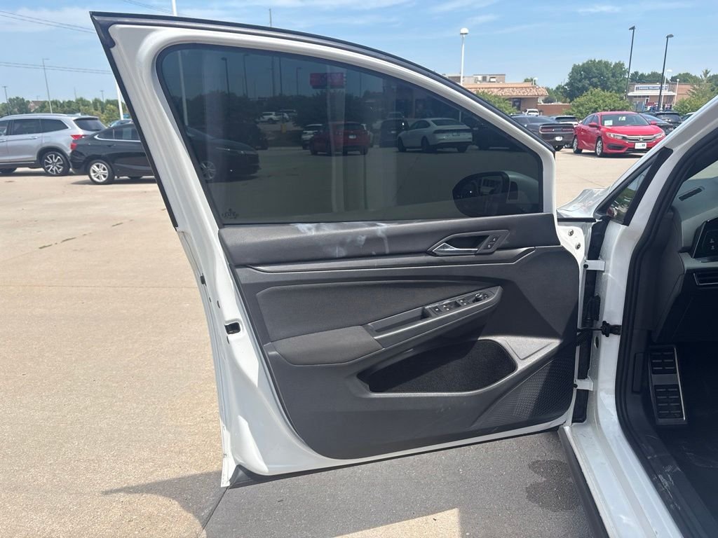 Used 2022 White Volkswagen 2.0T S image 9