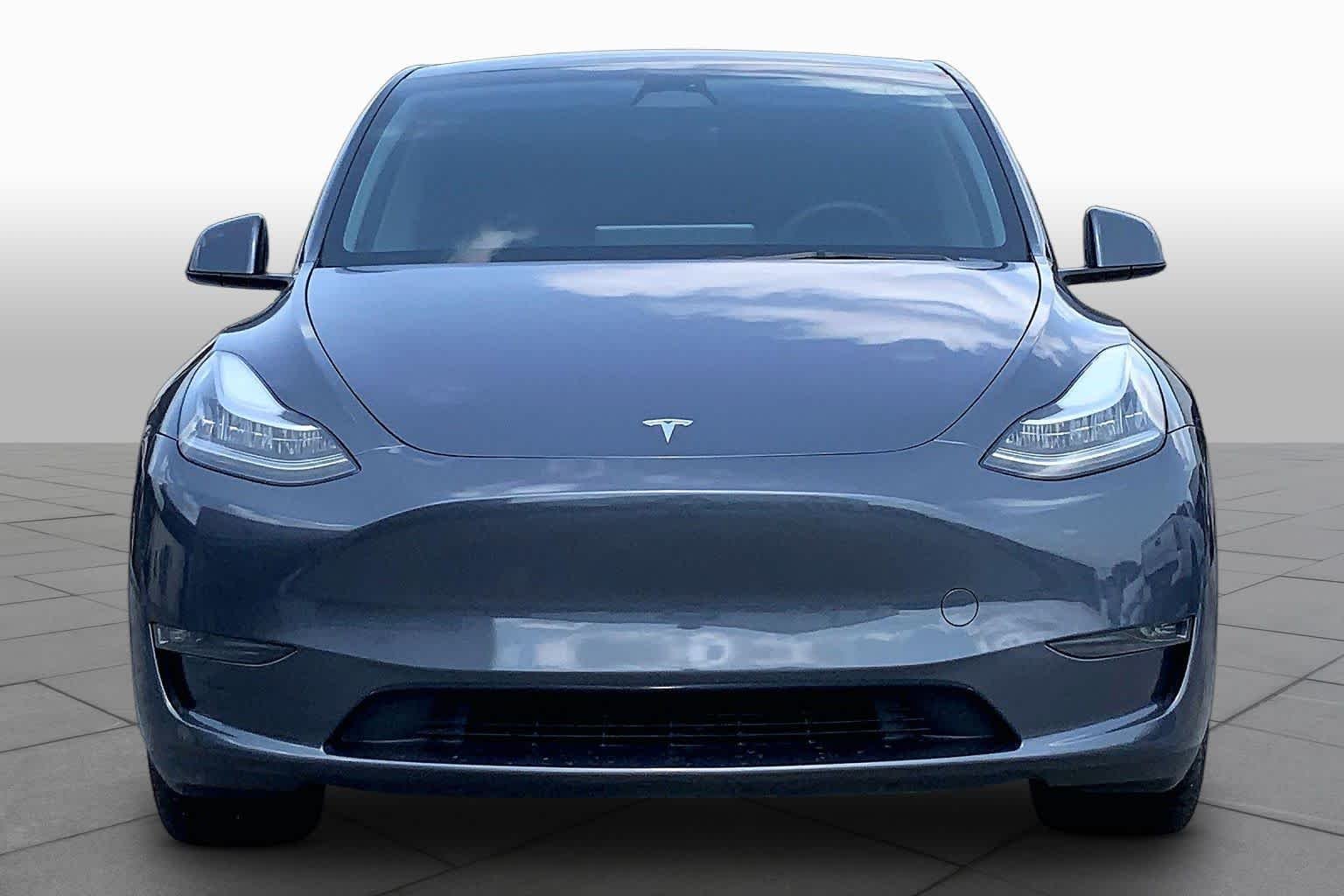 Used 2023 Deep Blue Metallic Tesla  image 3