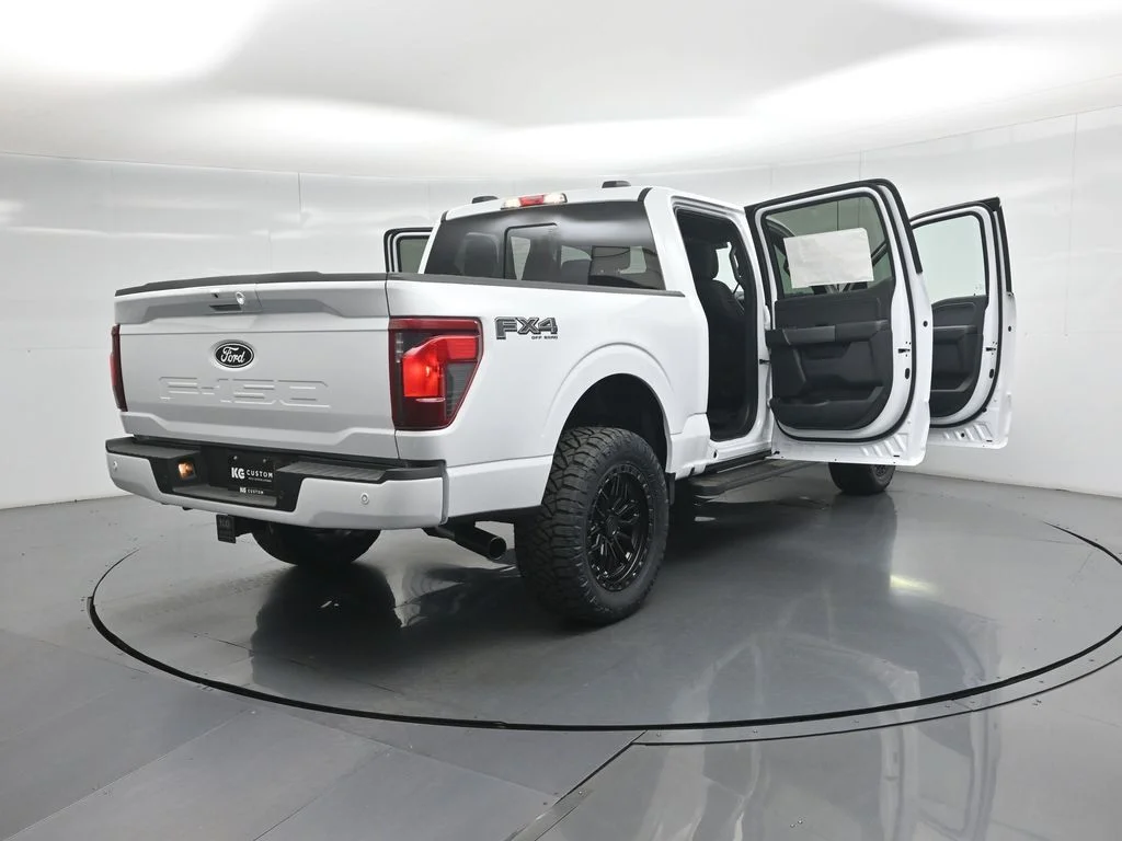 New 2026 Oxford White Ford XLT image 5