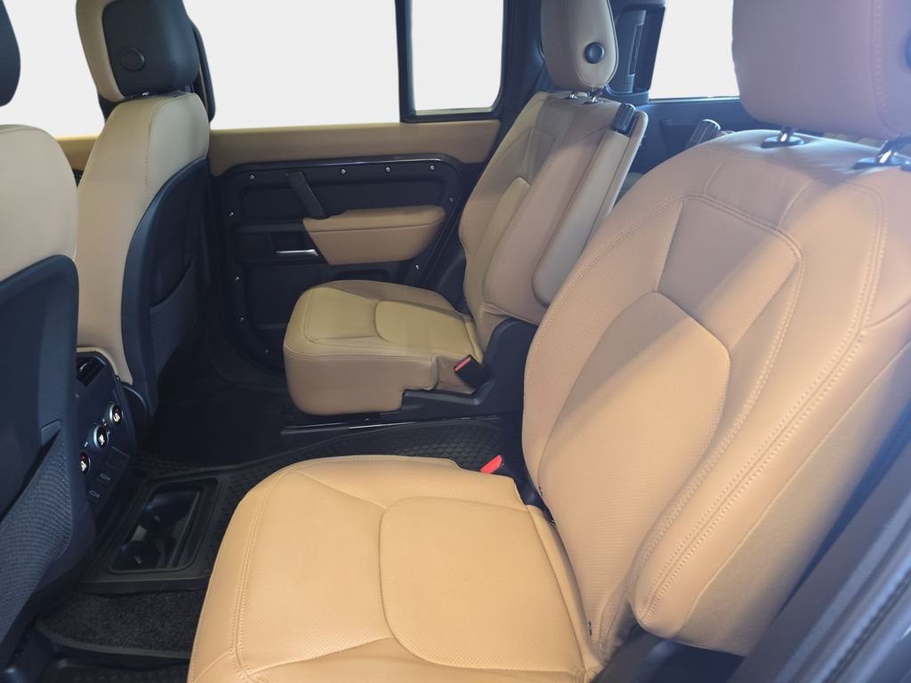 New 2026 Carpathian Grey Land Rover X-Dynamic SE image 11