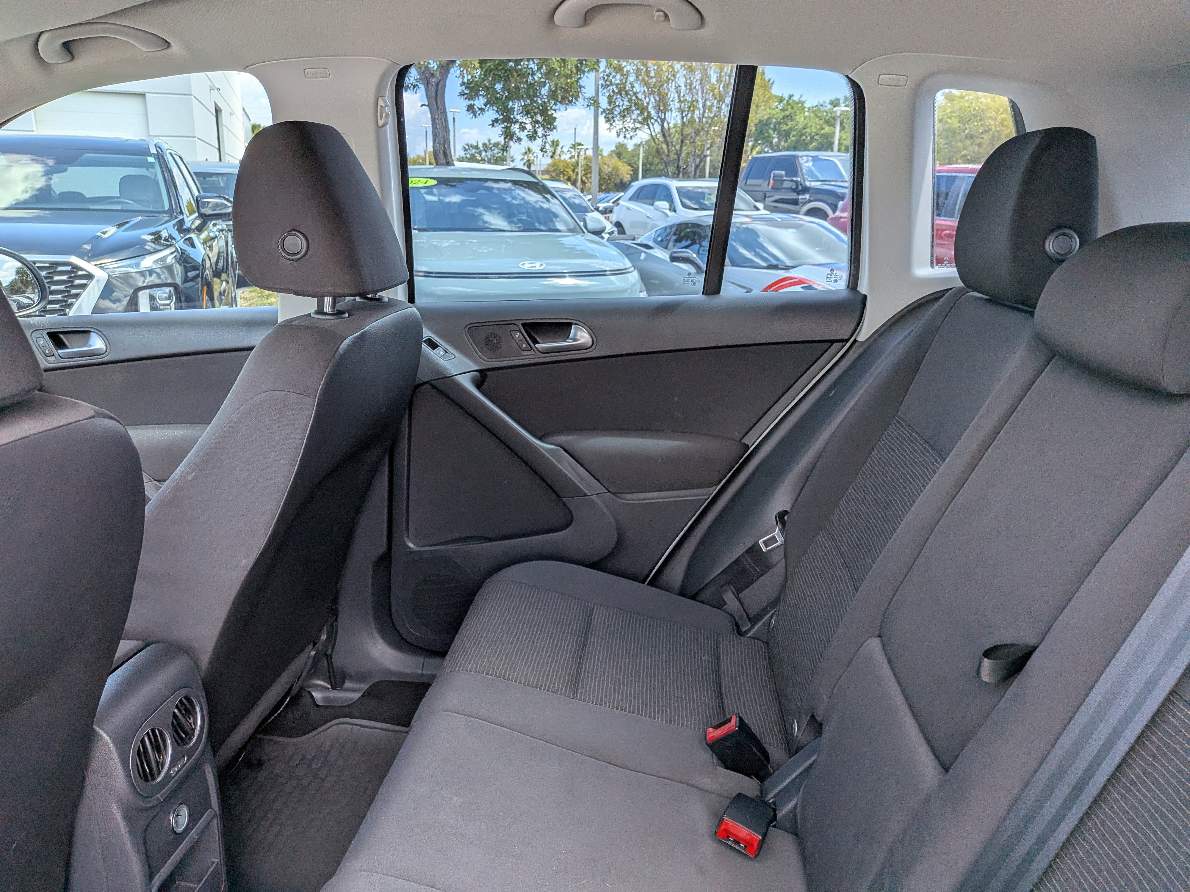 Used 2015 Pure White Volkswagen S image 14