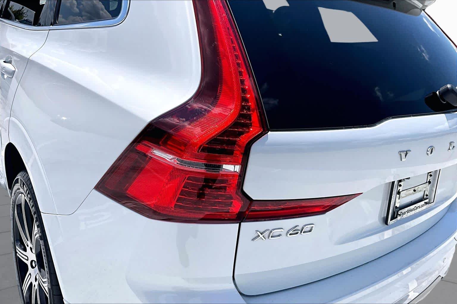 Used 2021 Crystal White Metallic Volvo Inscription image 29