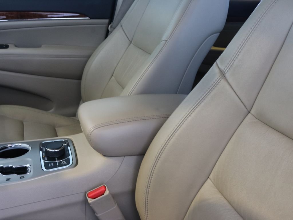Used 2011 Gray Jeep Limited image 19