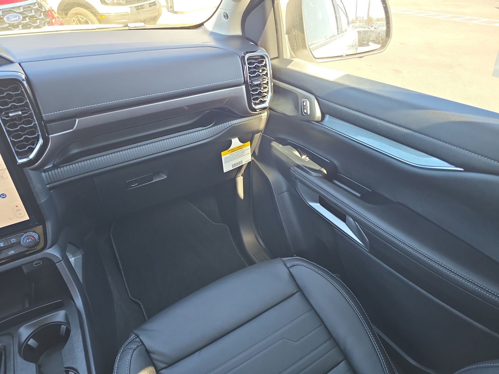 New 2025 Oxford White Ford Lariat image 11