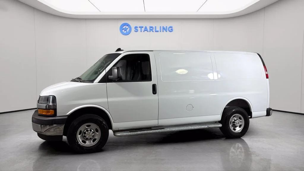 Used 2025 Summit White Chevrolet WT image 3