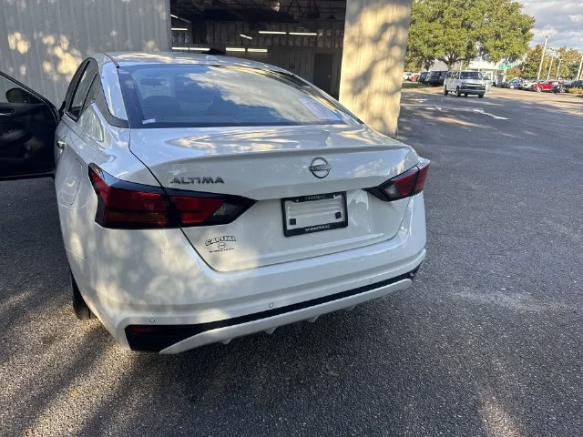 Used 2025 White Nissan 2.5 SV image 33