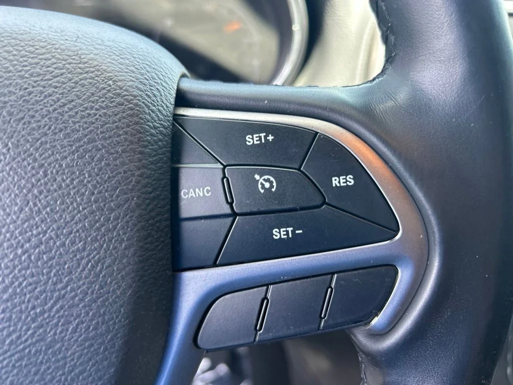 Used 2021 Black Jeep Laredo E image 43