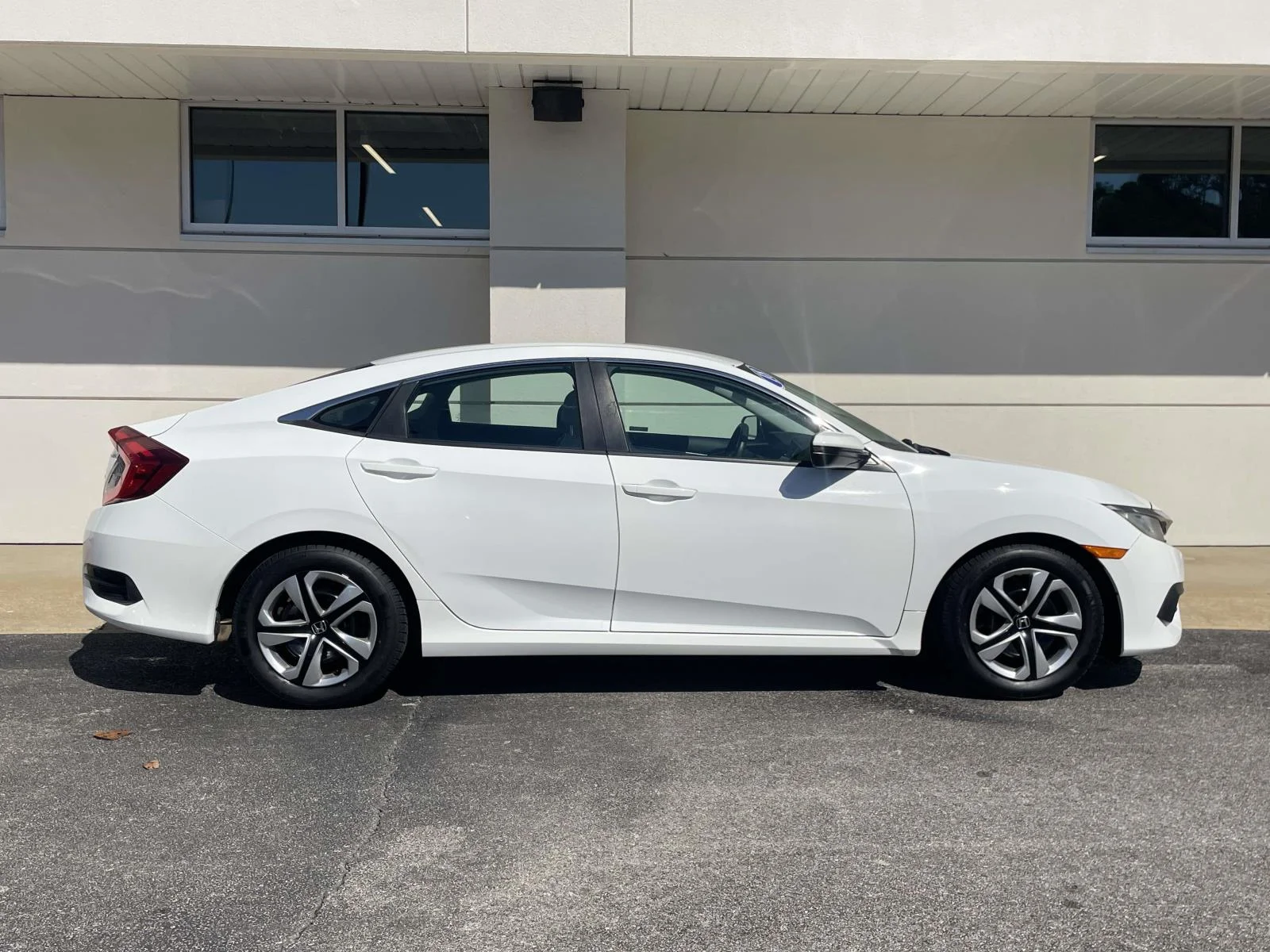 Used 2018 White Honda LX CVT image 2