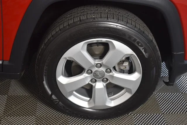 Used 2018 Red Jeep Latitude image 13