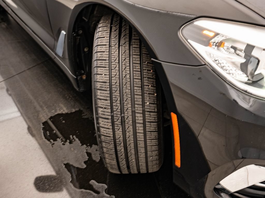 Used 2019 Black Sapphire Metallic BMW 540i image 54