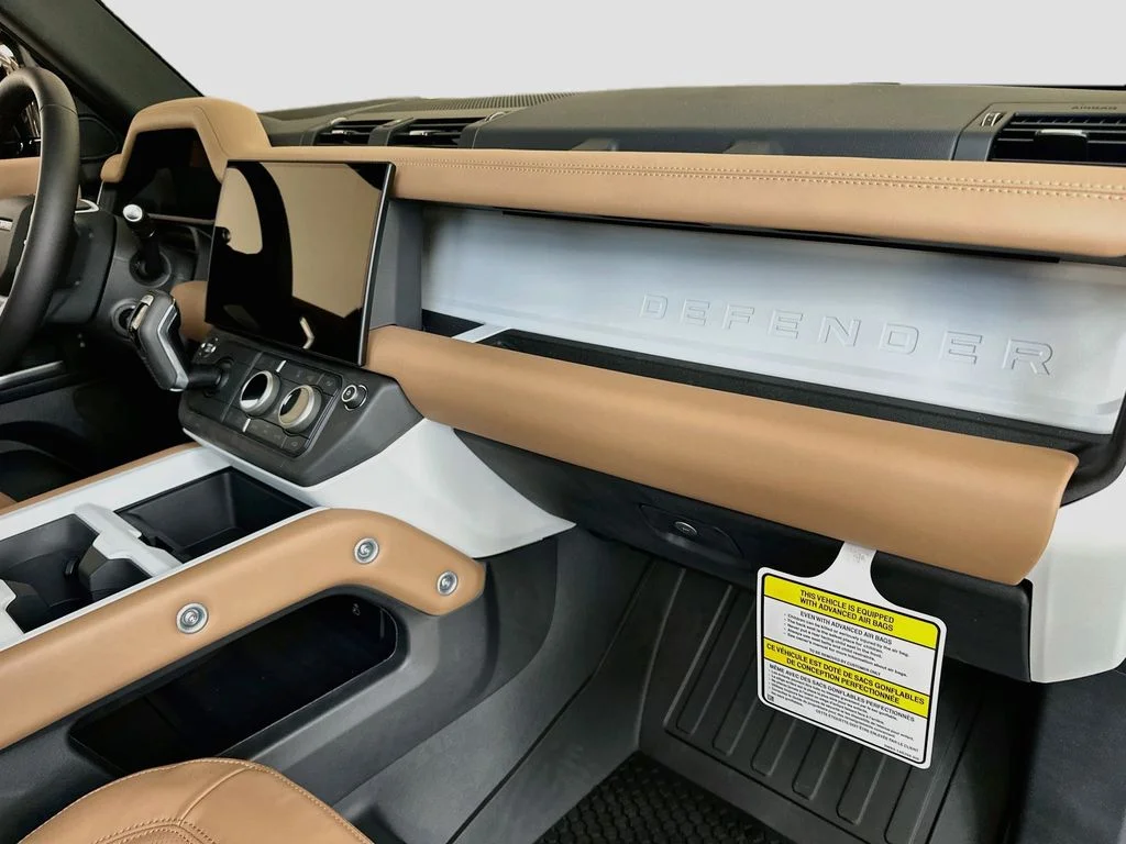 New 2026 Carpathian Gray Premium Metallic Land Rover X-Dynamic SE image 23
