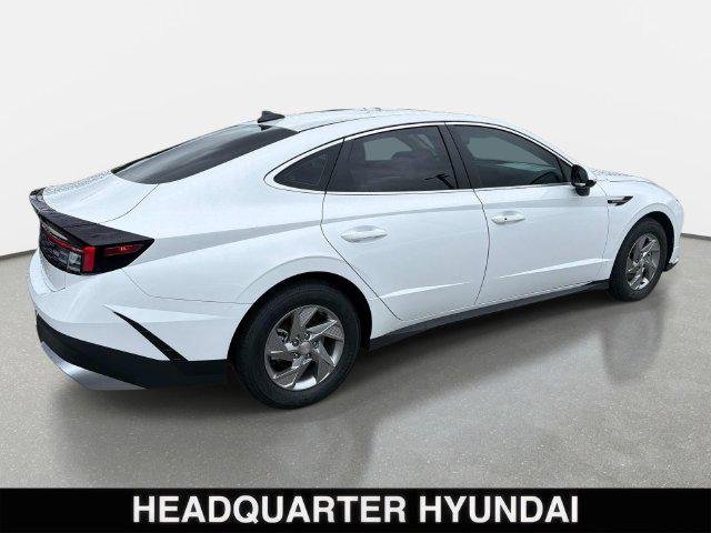 New 2026 White Hyundai SE image 2