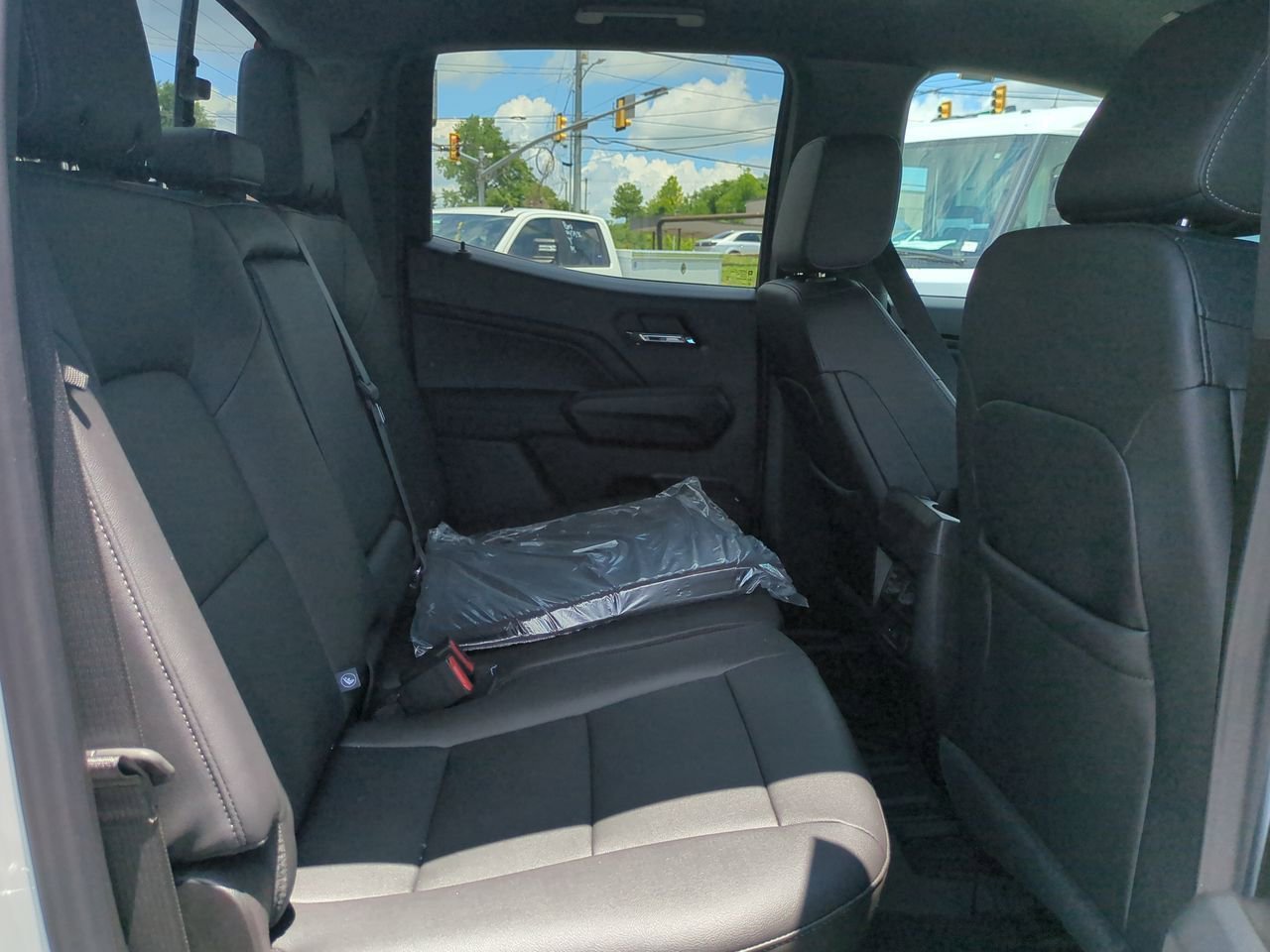 2025 Chevrolet Colorado LT - Photo 27