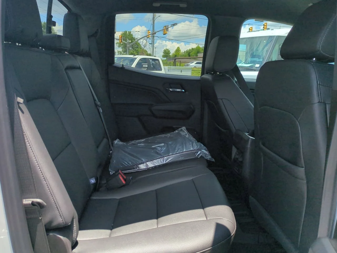 2025 Chevrolet Colorado LT - Photo 27