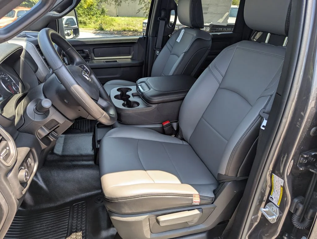 2025 RAM 3500 Tradesman - Photo 12