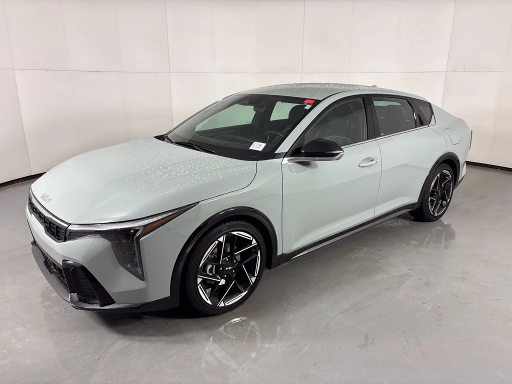 Used 2025 Gray Kia GT-Line image 4