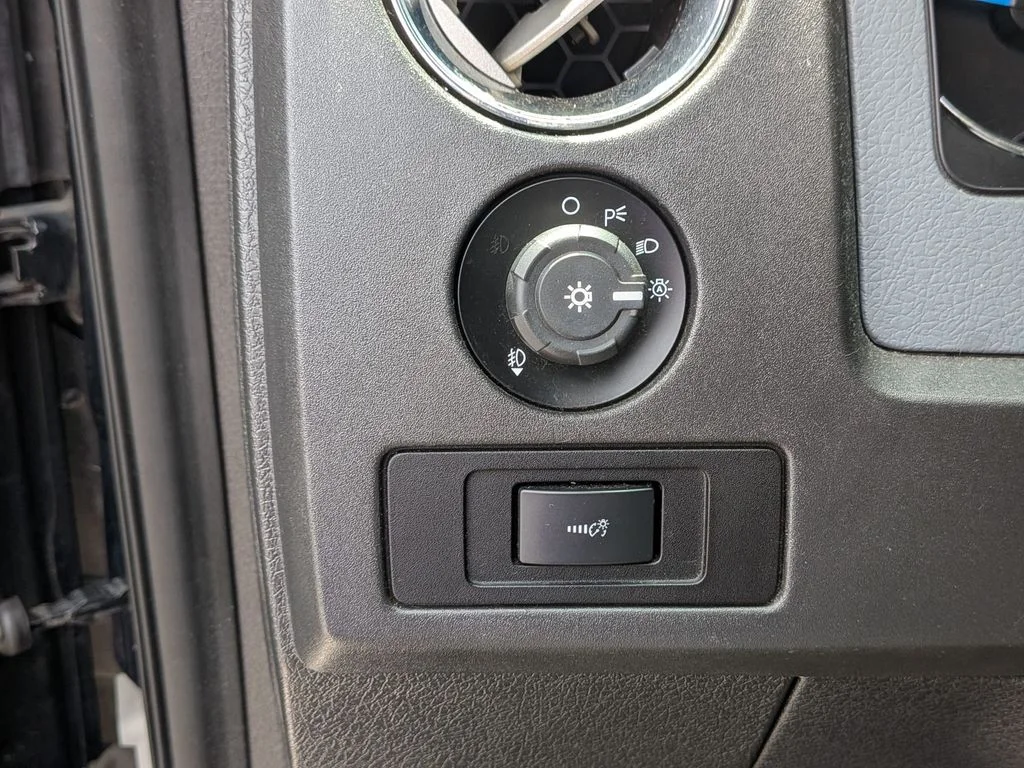 Used 2013 Black Ford XLT image 20