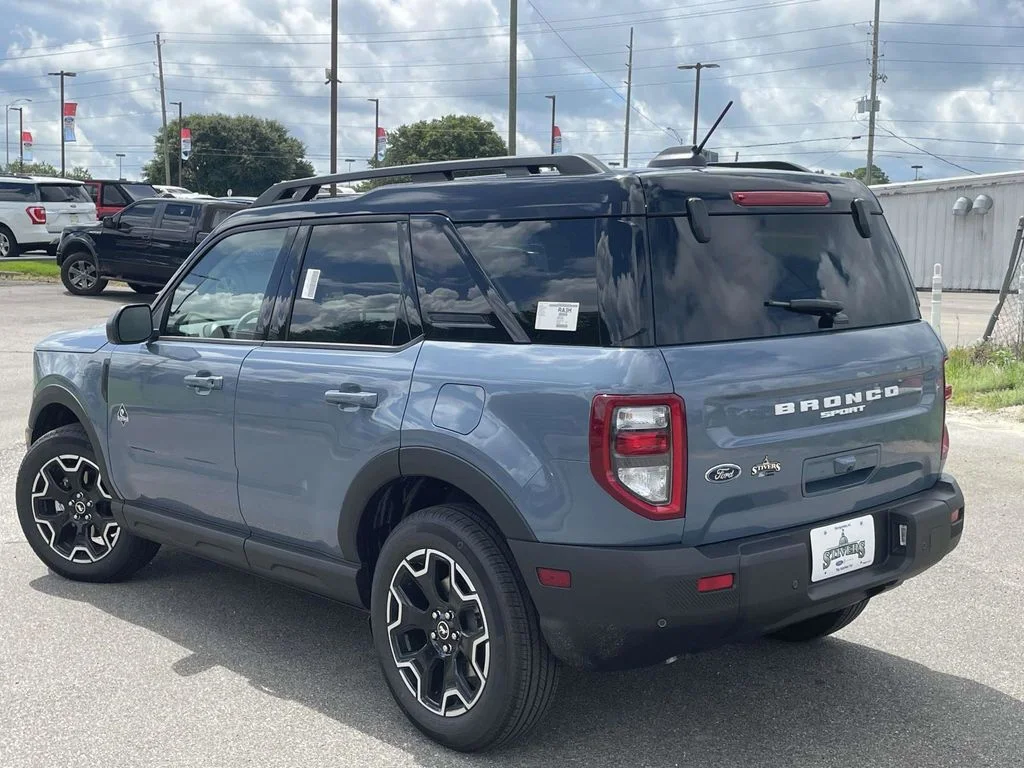 New 2025 Azure Gray Metallic Tri-Coat Ford Outer Banks® image 5