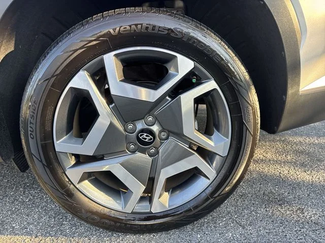 Used 2025 Silver Hyundai SEL Premium image 37