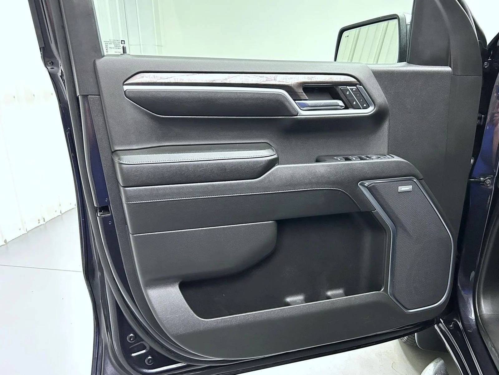 Used 2024 Gray Chevrolet LTZ image 9