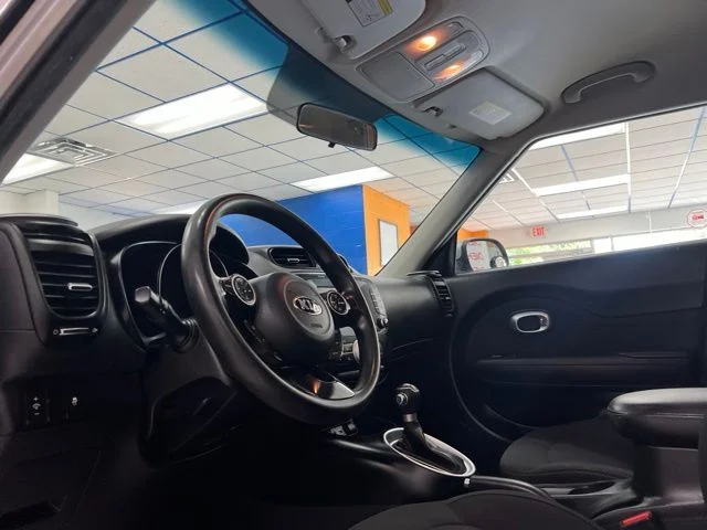 Used 2018 Silver Kia Base image 18