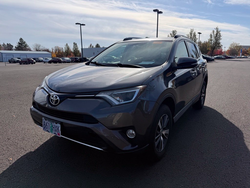 Used 2016 Magnetic Gray Metallic Toyota XLE image 3