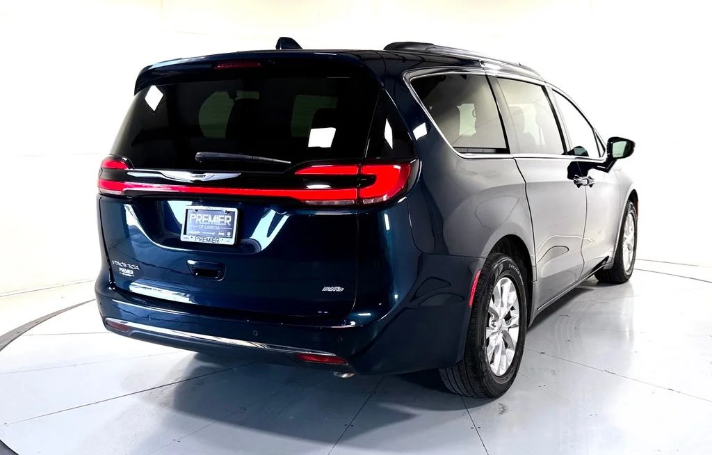 Used 2022 Blue Chrysler Touring L image 5