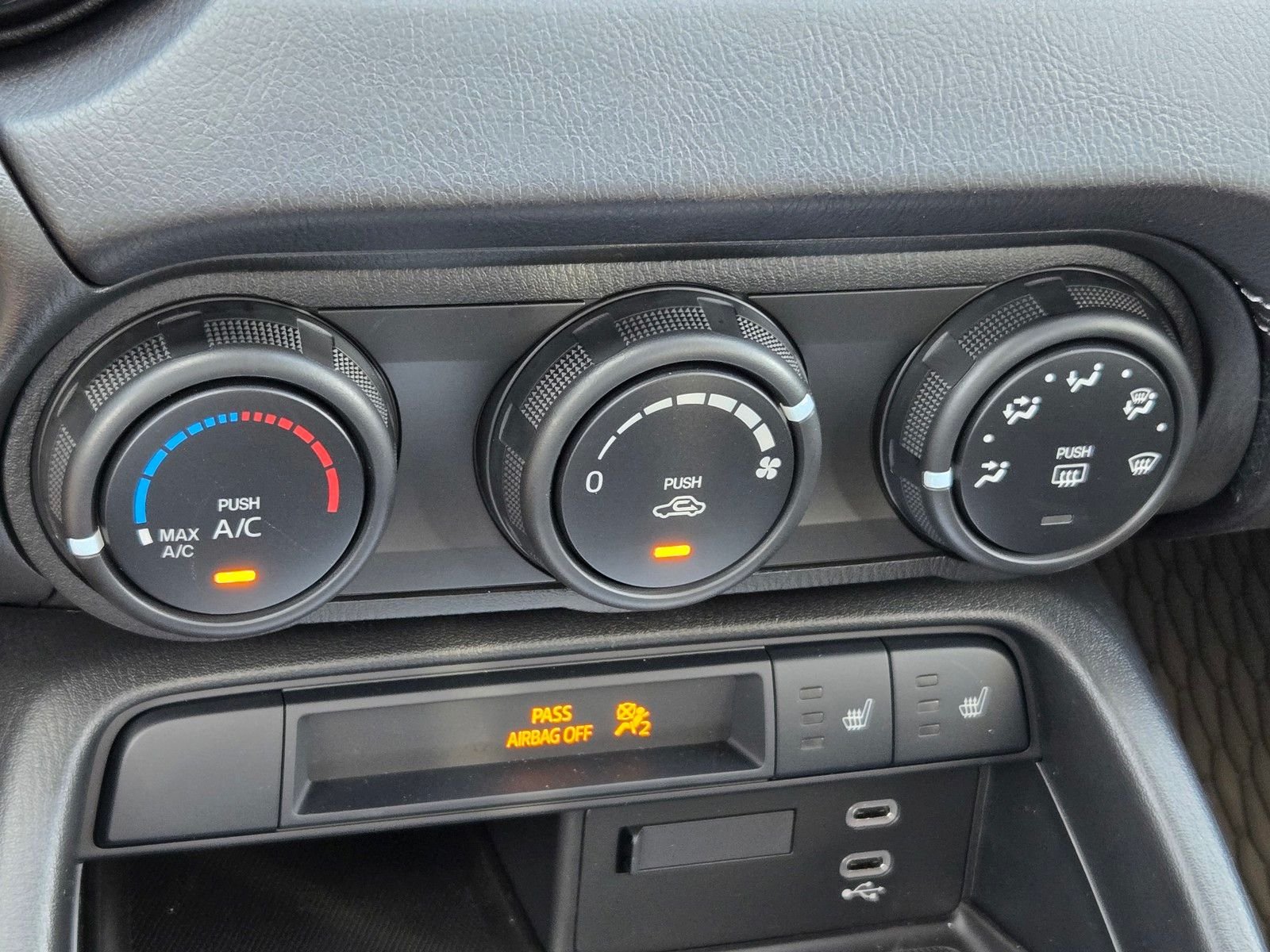 2025 Mazda MX-5 Miata Club - Photo 17