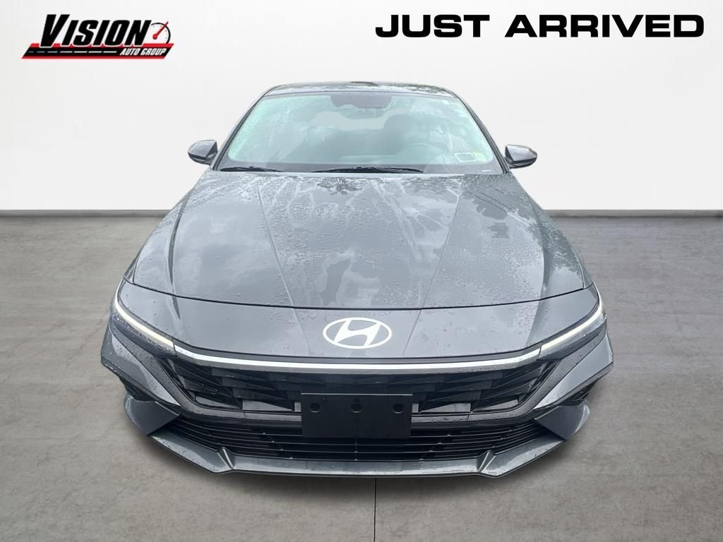 Used 2024 Gray Hyundai SEL image 3