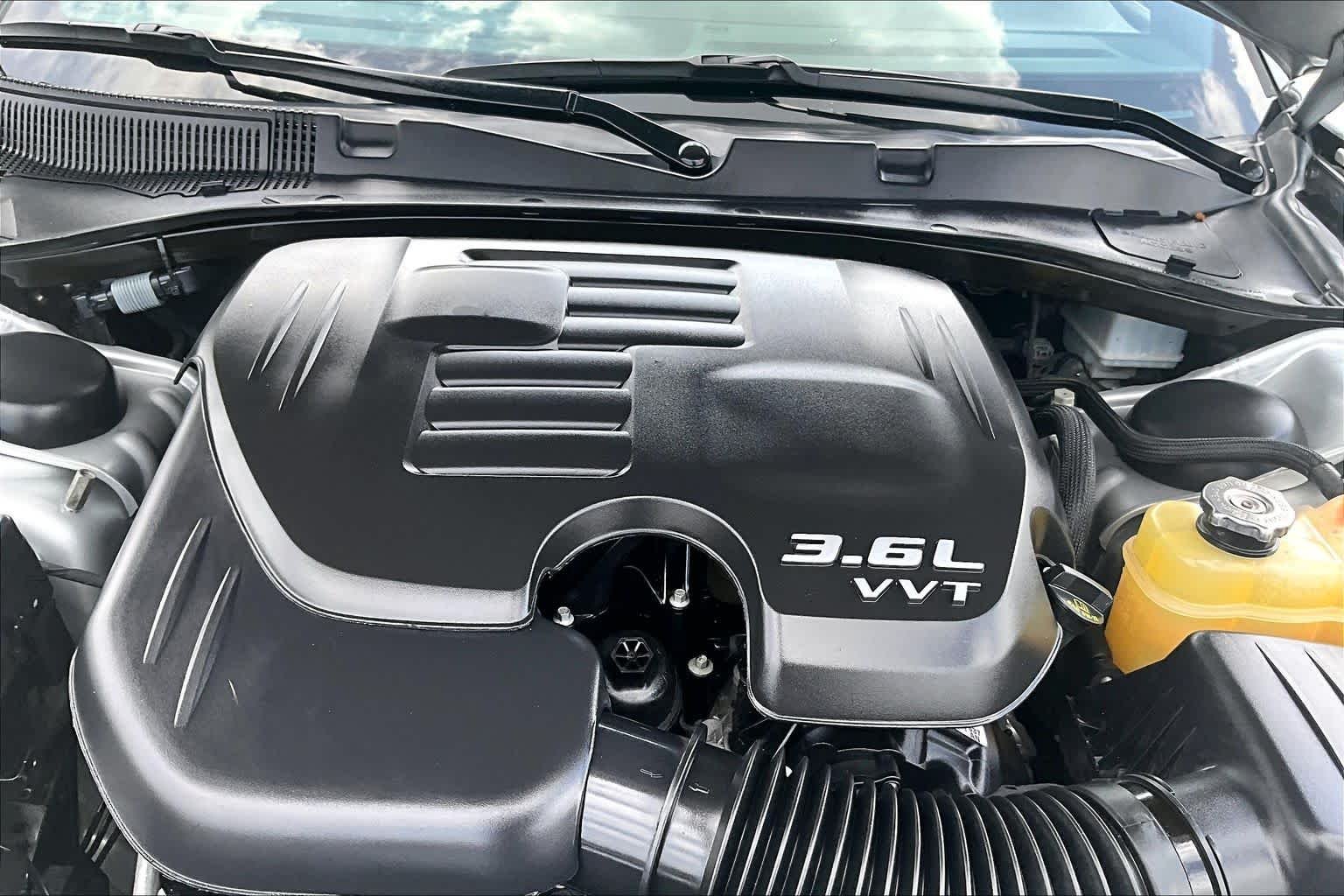 Used 2022 Triple Nickel Clearcoat Dodge SXT image 31