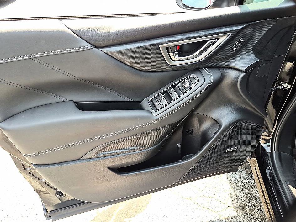 Used 2022 Crystal Black Silica Subaru Touring image 12