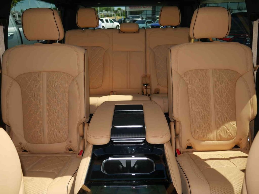 New 2026 Bright White Clear-Coat Exterior Paint Jeep Grand Wagoneer image 41