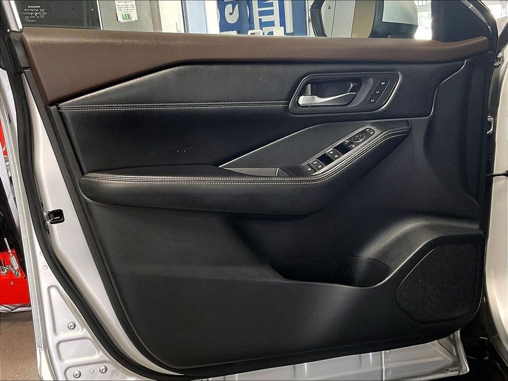 Certified Used 2023 Silver Nissan SL image 9