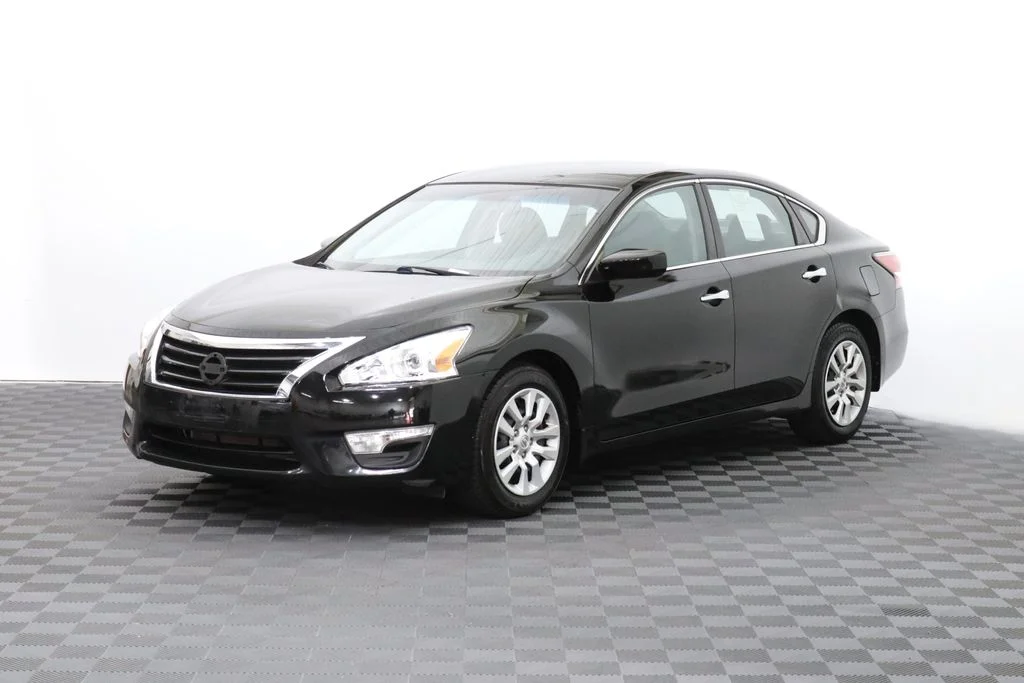 Used 2015 Black Nissan 2.5 S image 3