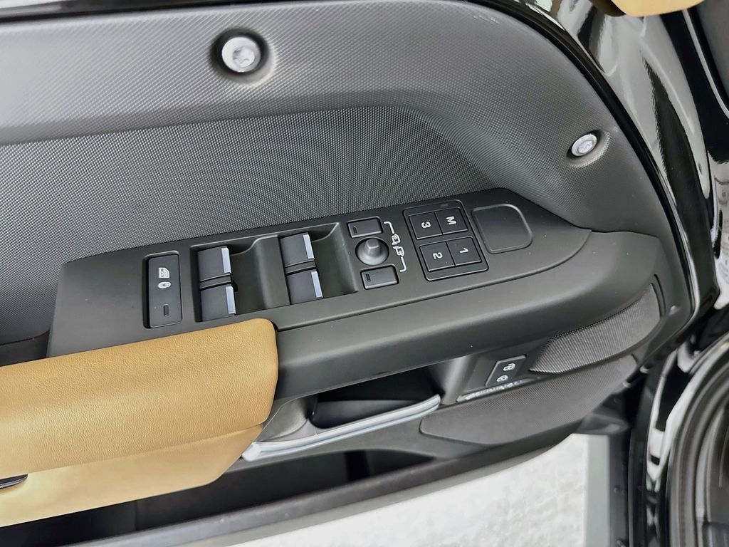 New 2026 Santorini Black Land Rover S image 18