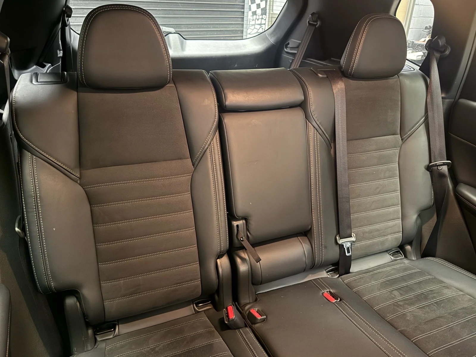 Used 2024 Graphite Gray Metallic (u28) Mitsubishi SE image 25