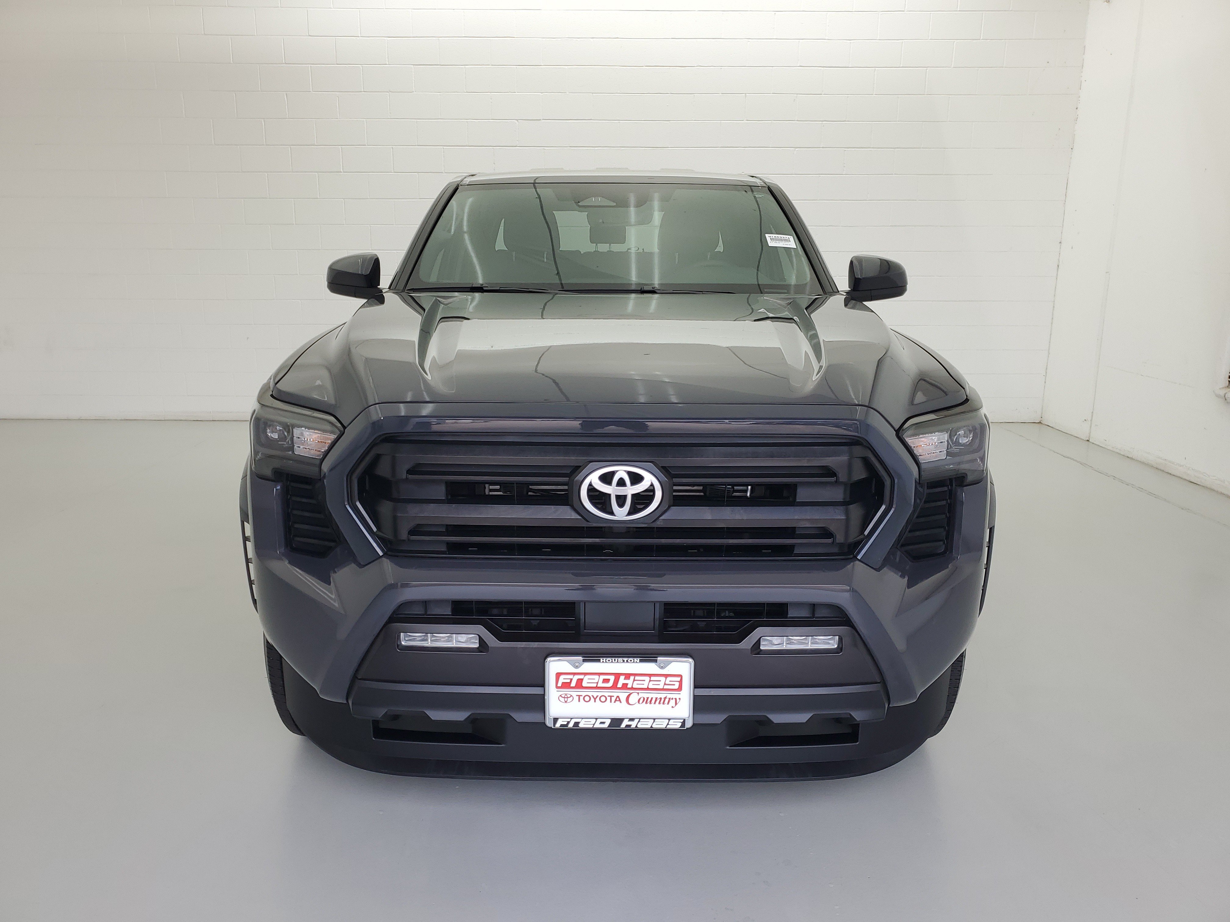 Used 2025 Underground Toyota SR5 image 3