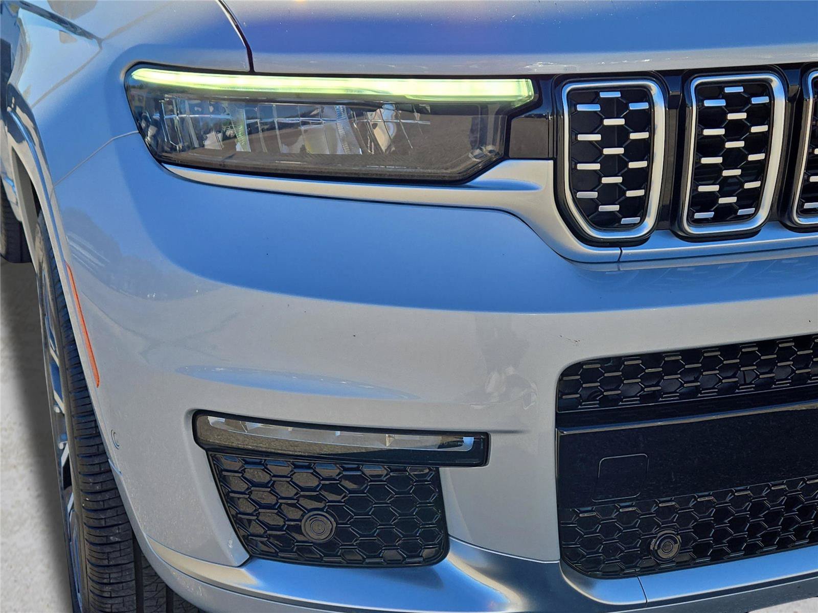 Used 2021 Silver Jeep Summit Reserve image 3