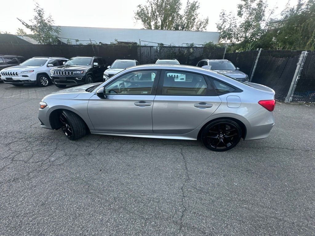 Used 2024  Honda Sport image 3